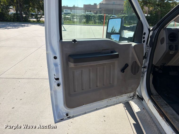 image for item FN5916 2009 Ford F350 Super Duty dump bed pickup truck
