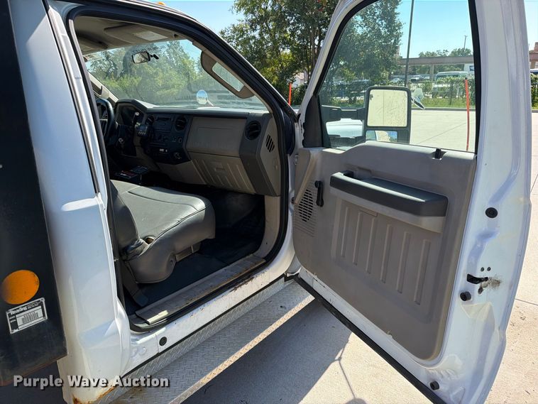 image for item FN5916 2009 Ford F350 Super Duty dump bed pickup truck