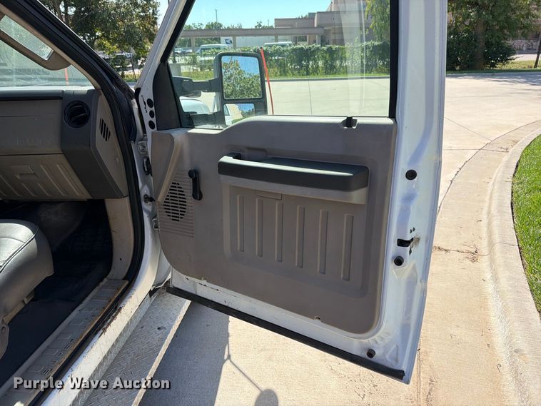 image for item FN5916 2009 Ford F350 Super Duty dump bed pickup truck