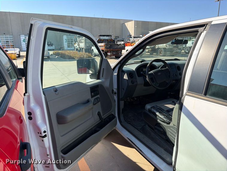 image for item FN5917 2006 Ford F150 Ext. Cab pickup truck