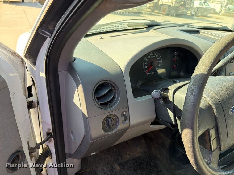 image for item FN5917 2006 Ford F150 Ext. Cab pickup truck