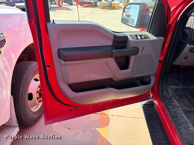 image for item FN5919 2018 Ford F150 Crew Cab pickup truck