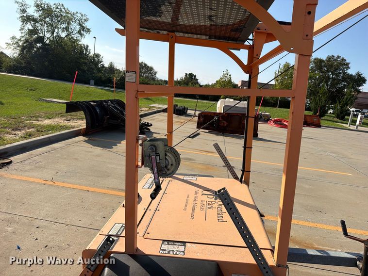 image for item FN5920 Allmand arrow board trailer