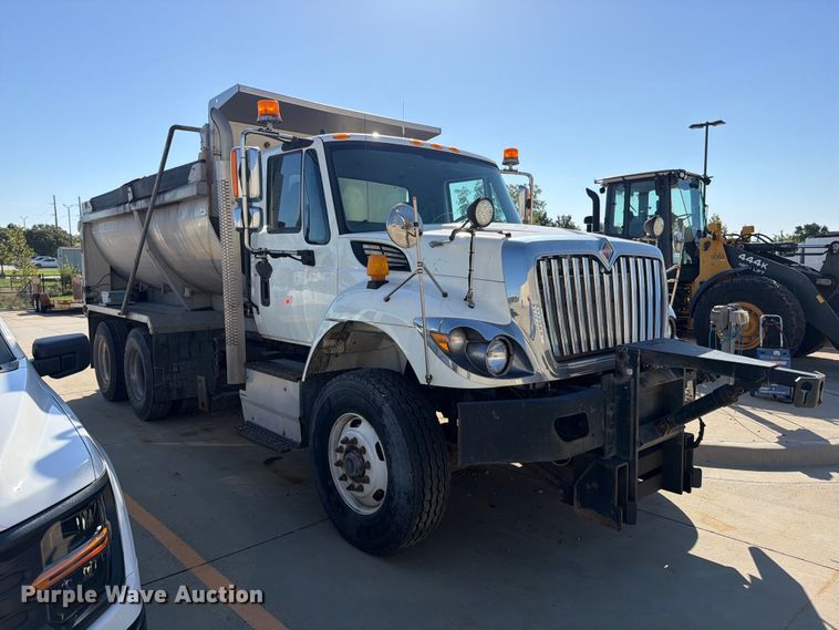 image for item FN5923 2016 International 7400 dump truck