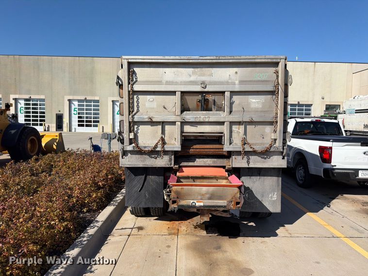 image for item FN5923 2016 International 7400 dump truck