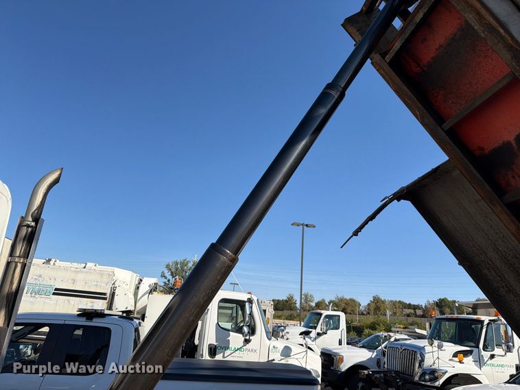 image for item FN5923 2016 International 7400 dump truck