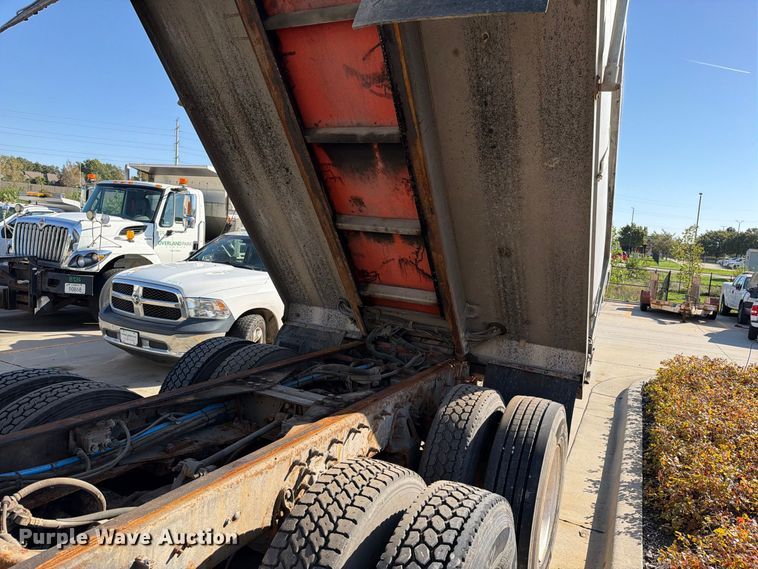 image for item FN5923 2016 International 7400 dump truck