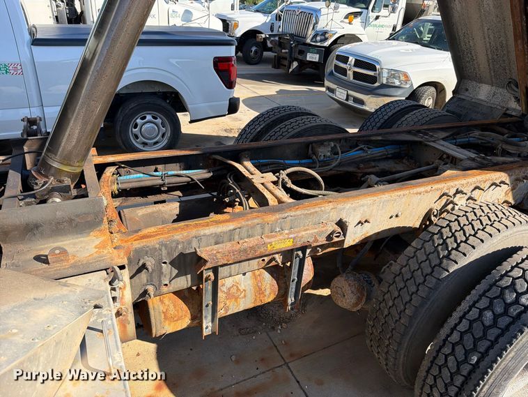 image for item FN5923 2016 International 7400 dump truck