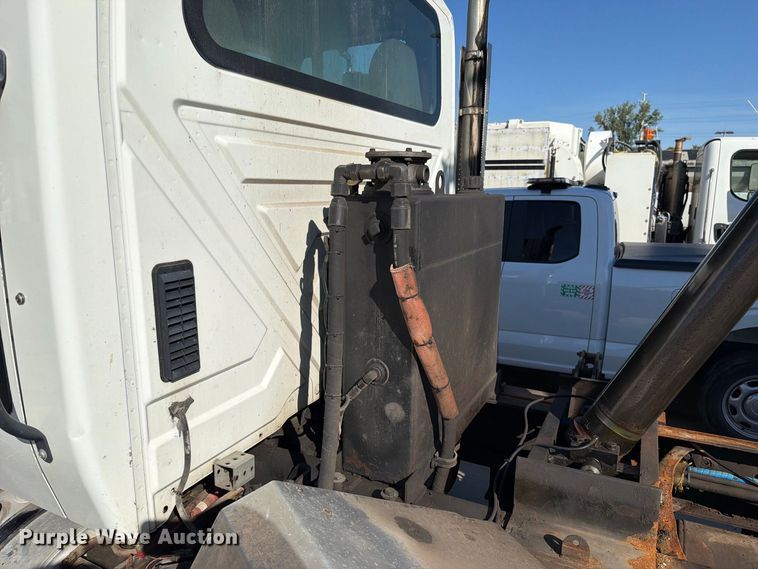 image for item FN5923 2016 International 7400 dump truck