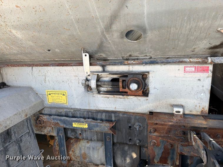 image for item FN5923 2016 International 7400 dump truck