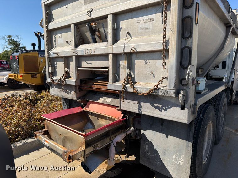 image for item FN5923 2016 International 7400 dump truck