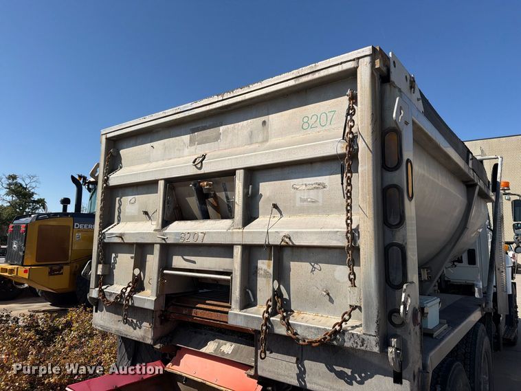 image for item FN5923 2016 International 7400 dump truck