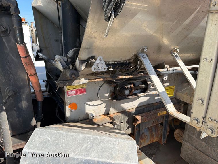 image for item FN5923 2016 International 7400 dump truck