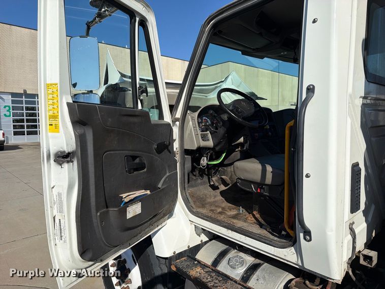 image for item FN5923 2016 International 7400 dump truck