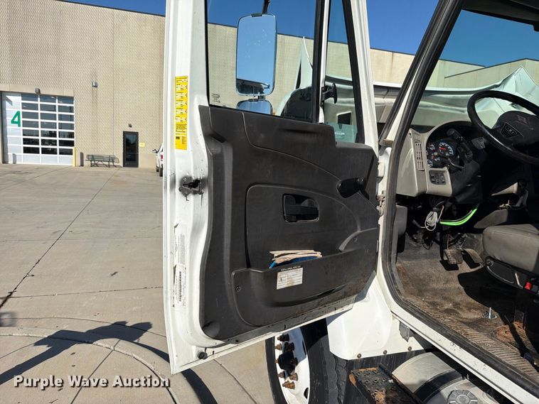 image for item FN5923 2016 International 7400 dump truck