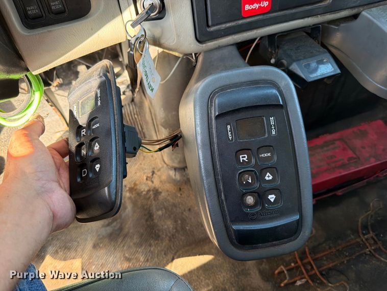 image for item FN5923 2016 International 7400 dump truck