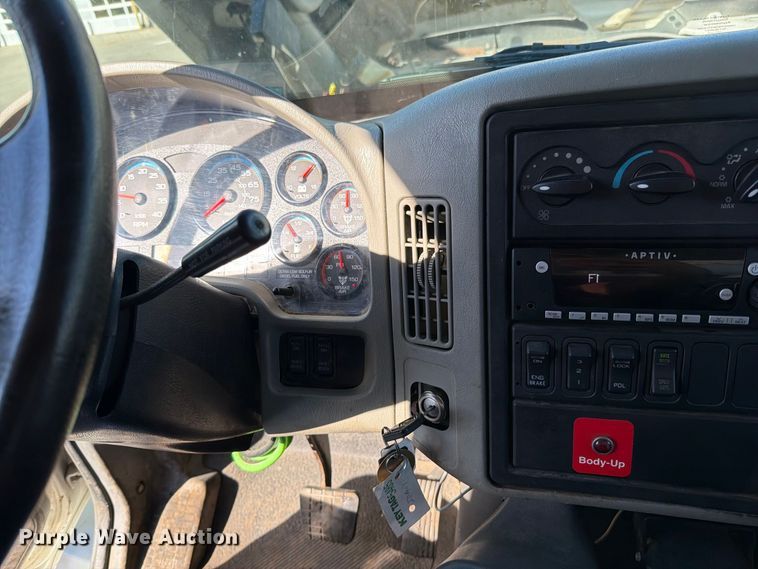 image for item FN5923 2016 International 7400 dump truck