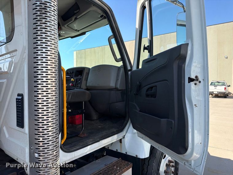 image for item FN5923 2016 International 7400 dump truck