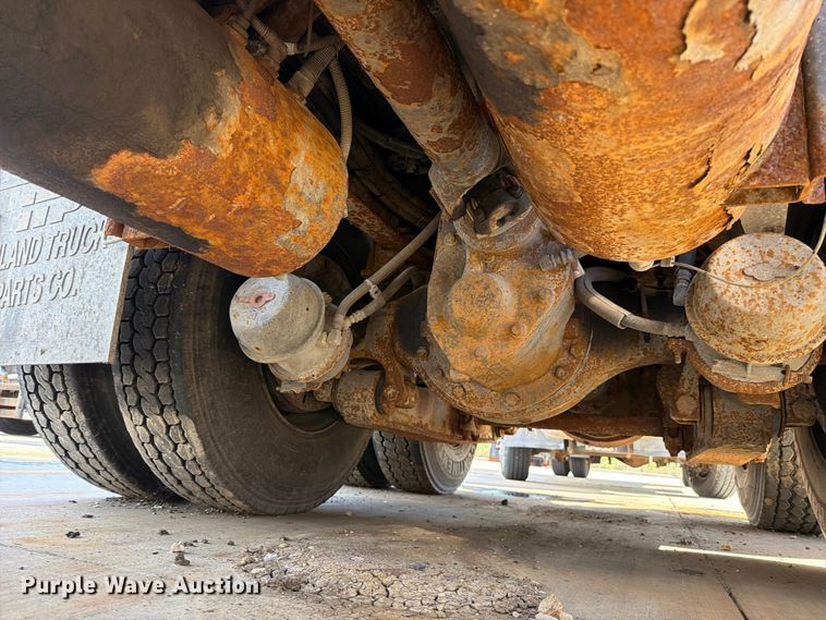 image for item FN5923 2016 International 7400 dump truck