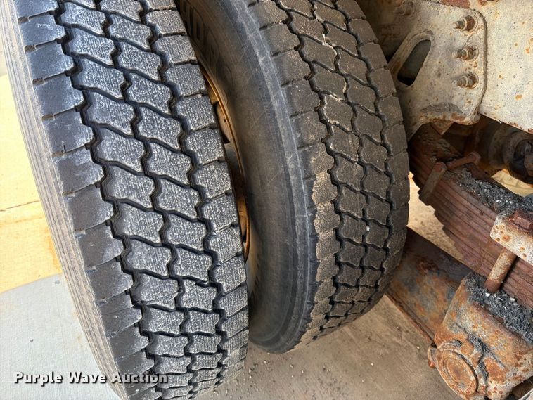 image for item FN5923 2016 International 7400 dump truck