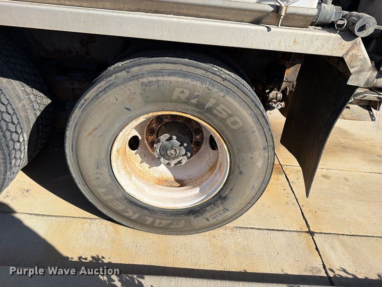 image for item FN5923 2016 International 7400 dump truck
