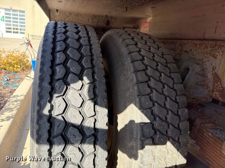 image for item FN5923 2016 International 7400 dump truck