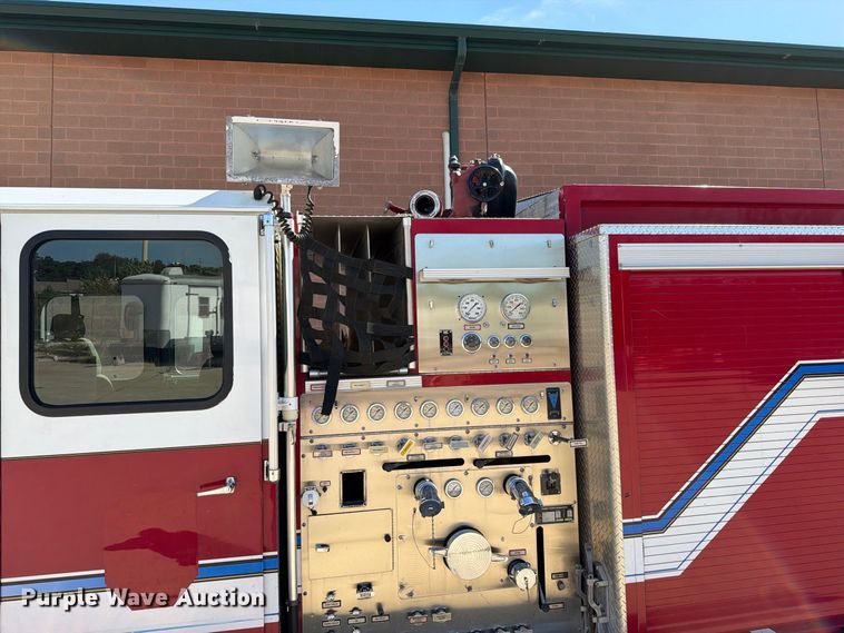 image for item FN5924 2003 E-One pumper fire truck