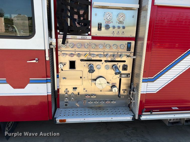 image for item FN5924 2003 E-One pumper fire truck