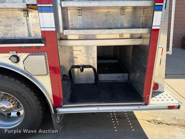 image for item FN5924 2003 E-One pumper fire truck
