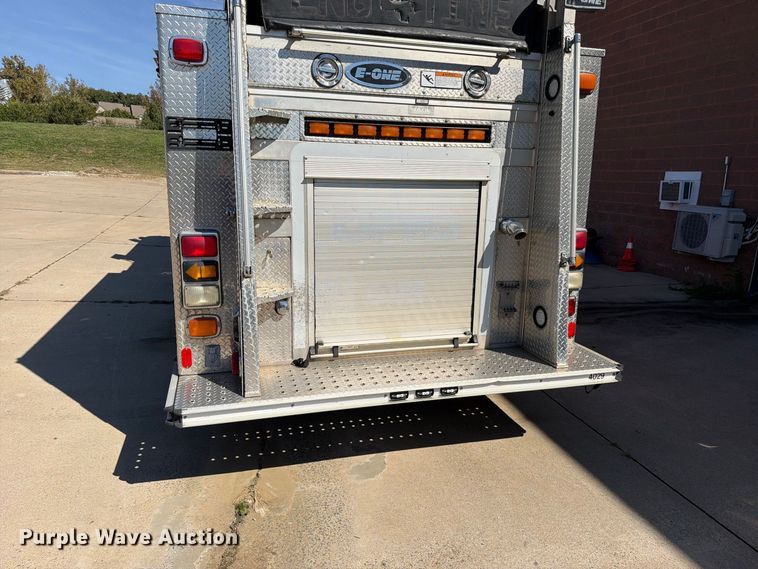 image for item FN5924 2003 E-One pumper fire truck