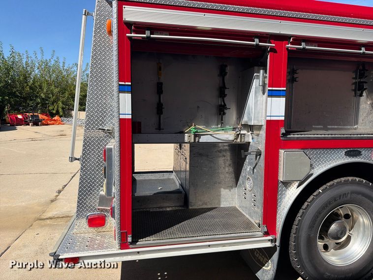 image for item FN5924 2003 E-One pumper fire truck