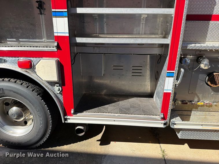 image for item FN5924 2003 E-One pumper fire truck