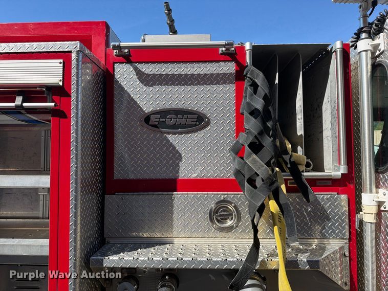 image for item FN5924 2003 E-One pumper fire truck