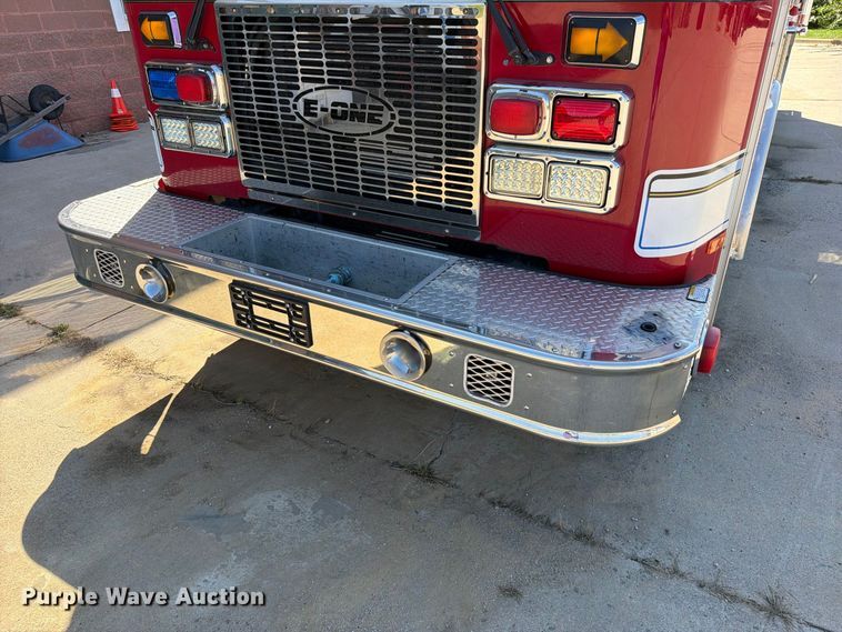 image for item FN5924 2003 E-One pumper fire truck