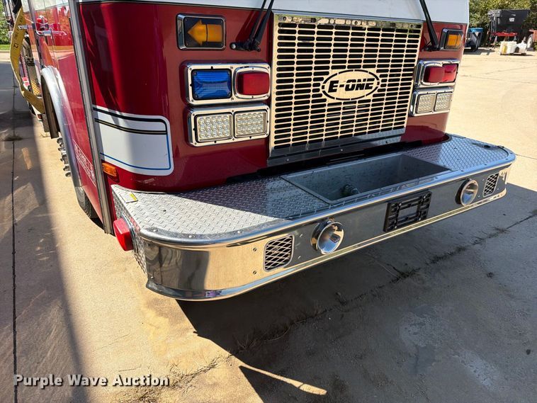 image for item FN5924 2003 E-One pumper fire truck