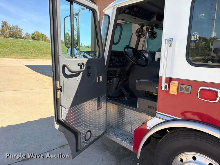 image for item FN5924 2003 E-One pumper fire truck