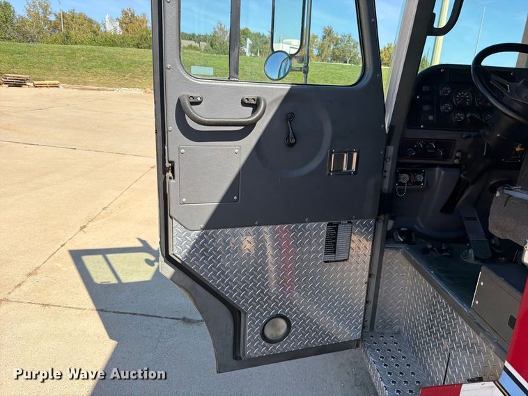 image for item FN5924 2003 E-One pumper fire truck