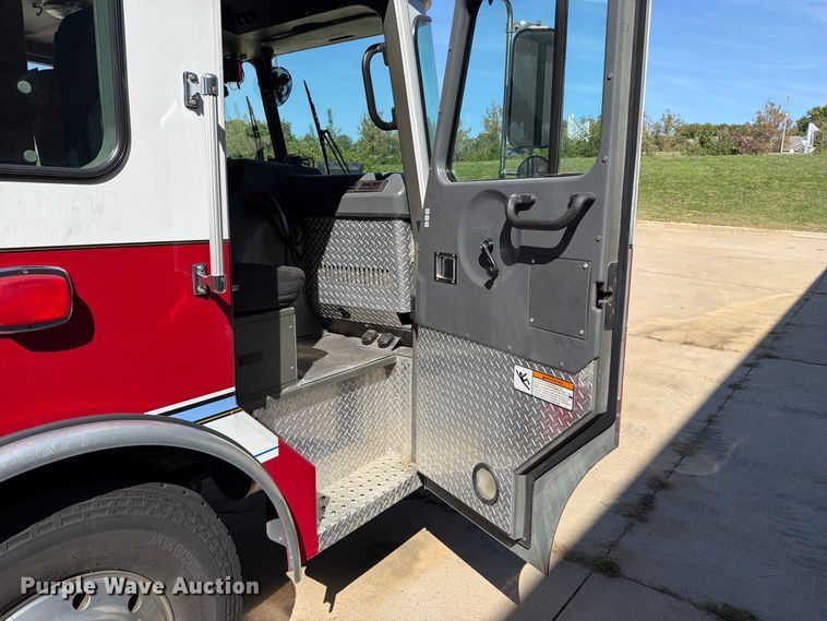 image for item FN5924 2003 E-One pumper fire truck