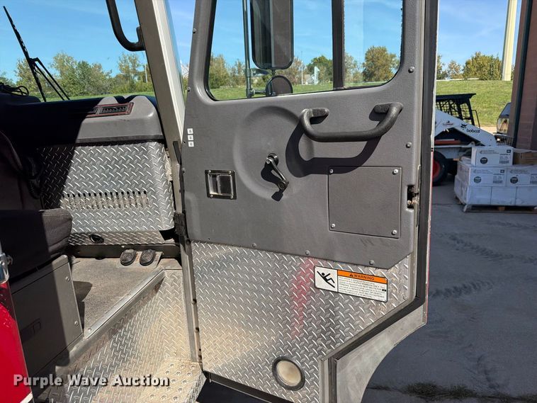 image for item FN5924 2003 E-One pumper fire truck