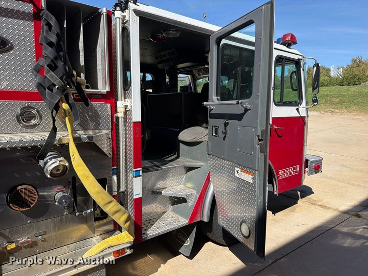 image for item FN5924 2003 E-One pumper fire truck