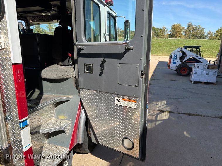 image for item FN5924 2003 E-One pumper fire truck