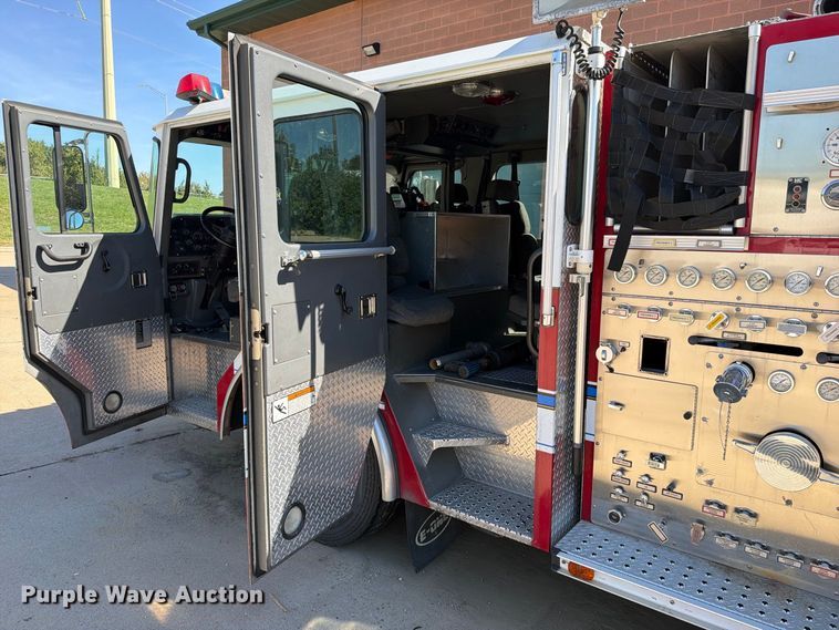 image for item FN5924 2003 E-One pumper fire truck