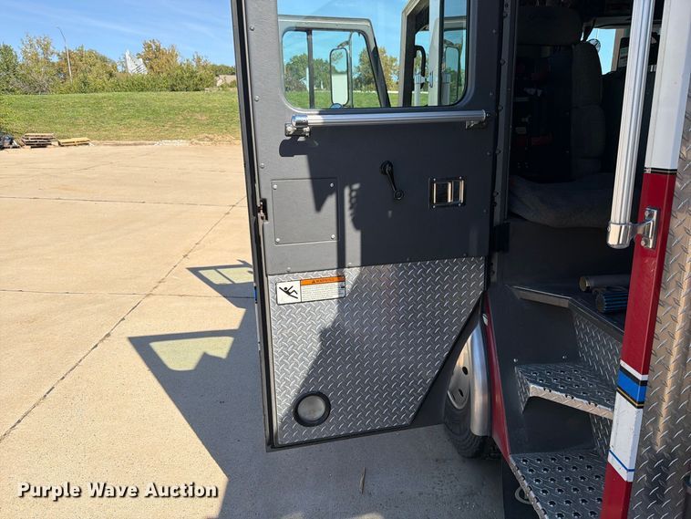 image for item FN5924 2003 E-One pumper fire truck