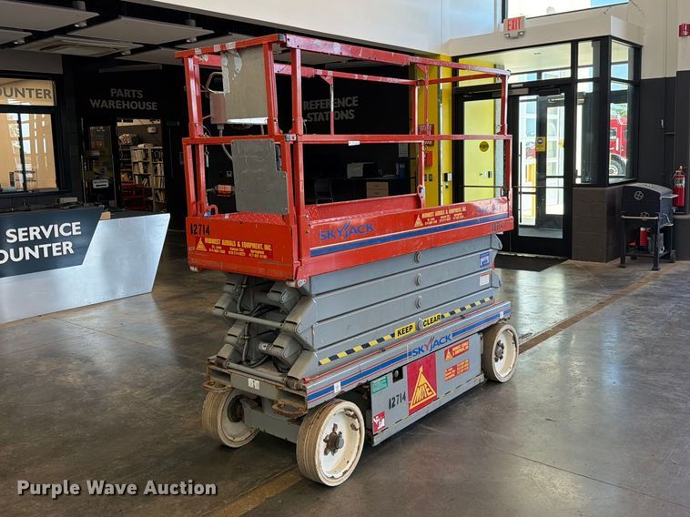 image for item FN5925 2007 Skyjack SJIII 3226 scissor lift