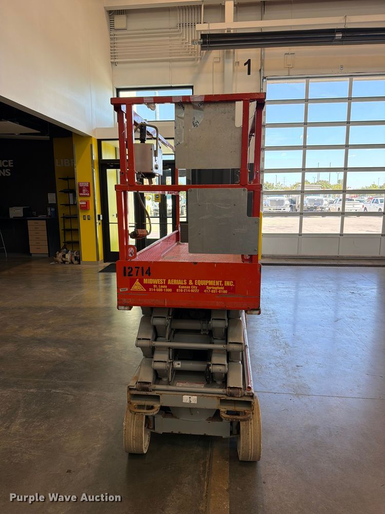 image for item FN5925 2007 Skyjack SJIII 3226 scissor lift