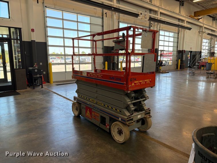 image for item FN5925 2007 Skyjack SJIII 3226 scissor lift