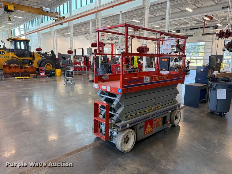 image for item FN5925 2007 Skyjack SJIII 3226 scissor lift