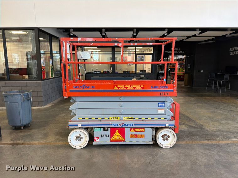 image for item FN5925 2007 Skyjack SJIII 3226 scissor lift