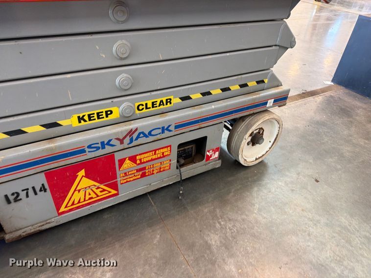 image for item FN5925 2007 Skyjack SJIII 3226 scissor lift