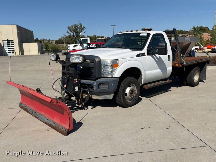 image for item FN5926 2015 Ford F350 Super Duty flatbed pickup truck